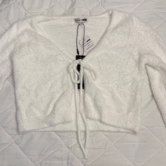 Whit Fuzzy Romper Set with Cardigan - Picture 4 of 6